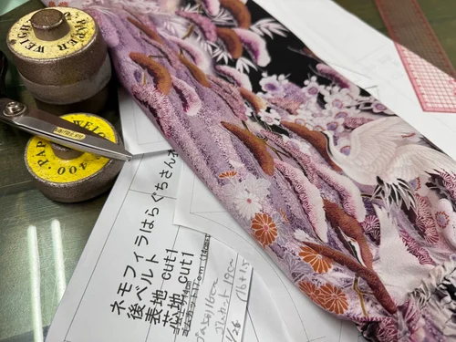 DTF加工された人気アーティストの衣装のパーツ