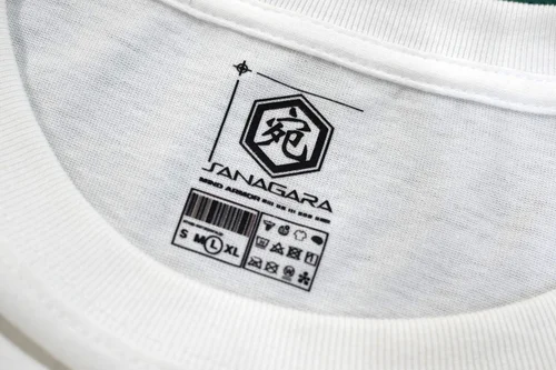 DTFプリントで加工されたタグレスTシャツ